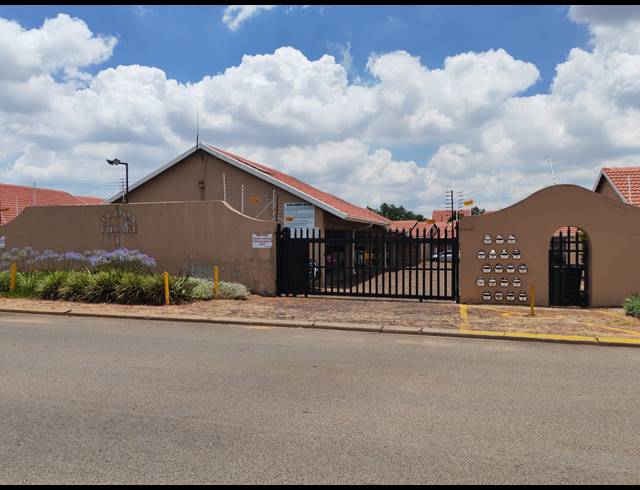 1 BEDROOM TOWNHOUSE FOR SALE IN NORKEM PARK